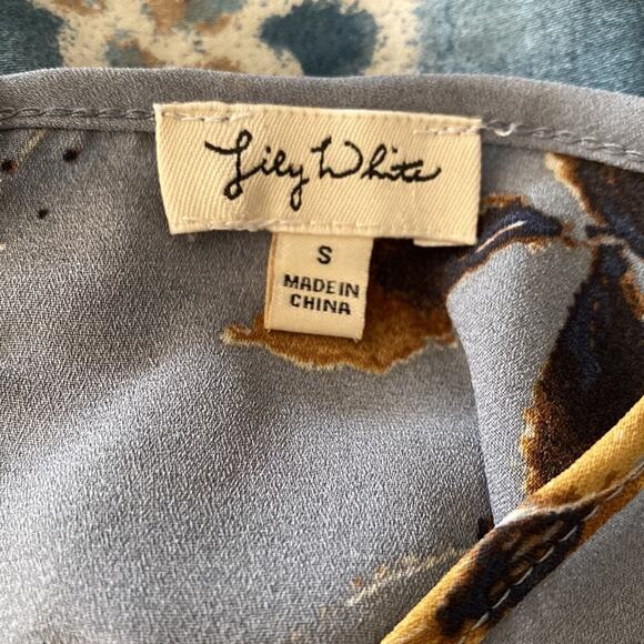 Lily White | Floral Blouse Size S - Picture 5 of 7